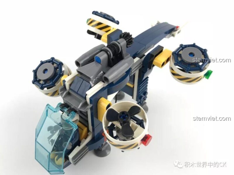 Tời cứu hộ của máy bay Sembo SD9510 đang được hạ xuống, sẵn sàng cho nhiệm vụ.