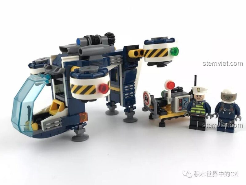 Hai động cơ phía sau của máy bay Sembo SD9510 có thể gập gọn lại.
