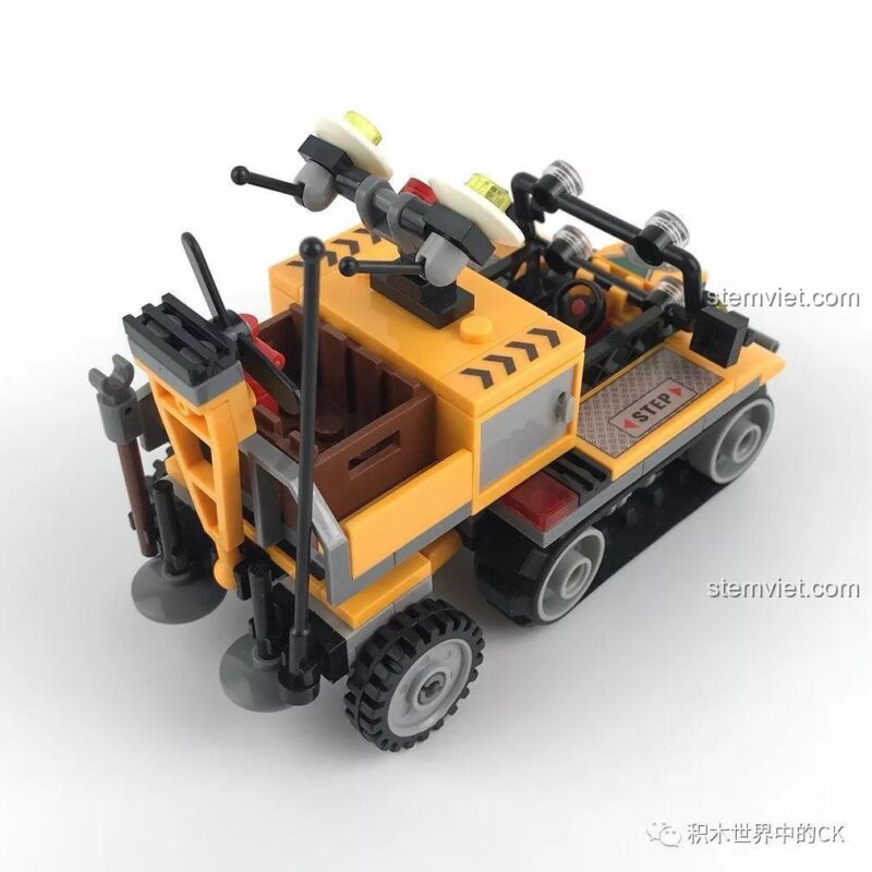 Một góc nhìn khác của xe cứu hộ Sembo SD9511, cho thấy các chi tiết decal và thiết kế tổng thể.