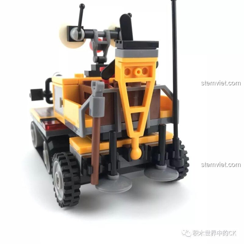 Phần sau của xe sau khi tháo rời, có thể hoạt động như một module độc lập trong bộ Sembo SD9511.