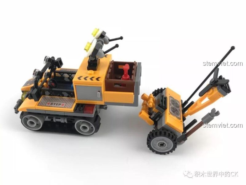 Tính năng tháo rời phần sau của xe cứu hộ Sembo SD9511, tăng khả năng tùy biến khi chơi.