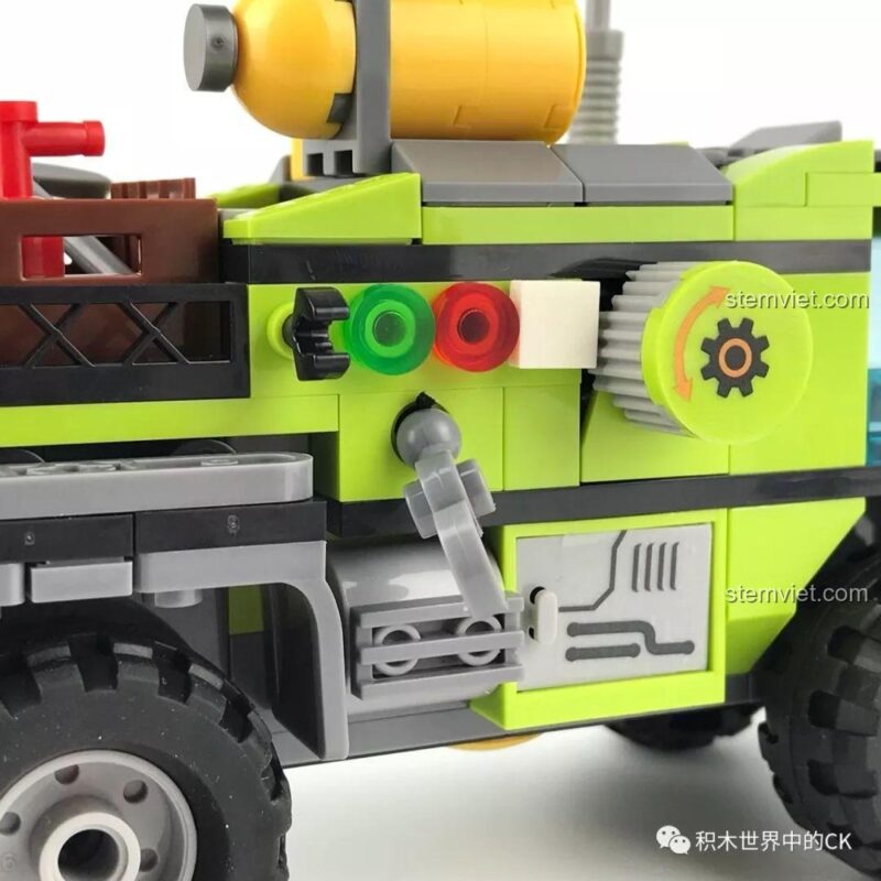 Dây kéo có móc của Xe Cứu Hộ Núi Lửa SEMBO SD9550 được kéo ra, bộ đồ chơi cho bé trai