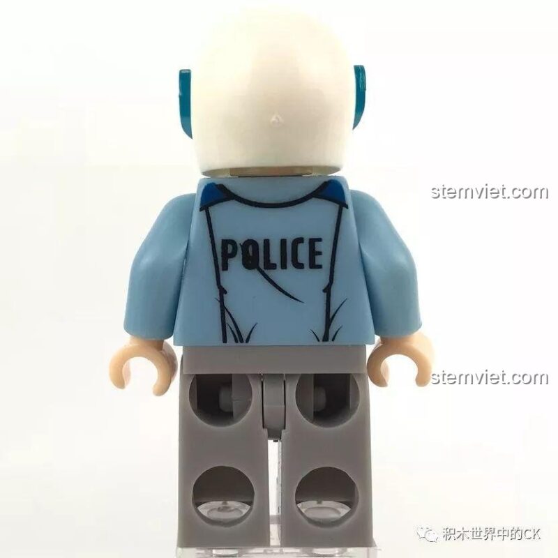 Minifigure Anh Kiệt với biểu cảm khác trong bộ đồ chơi mô hình Xe Chuyên Dụng Cảnh Sát SD9816, mang lại trải nghiệm chơi đa dạng.