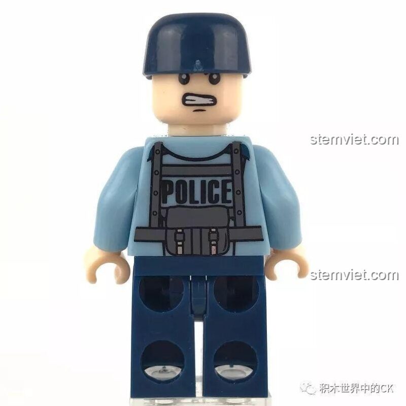 Minifigure Triệu Nghị trong bộ đồ chơi mô hình Xe Tải Cảnh Sát Biến Hình 9816, đồ chơi cảnh sát chất lượng cao.