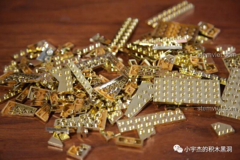 Cận cảnh các chi tiết mạ vàng của gói nâng cấp cho Bộ sưu tập minifigure Người Sắt SY1361.