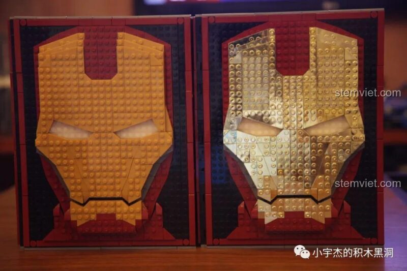 So sánh hai phiên bản bìa sách: phiên bản gốc (trái) và phiên bản nâng cấp mạ vàng (phải).