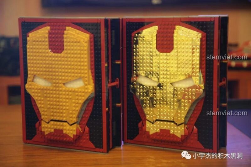 So sánh hai phiên bản bìa sách Iron Book SY1361 khi mở ra.