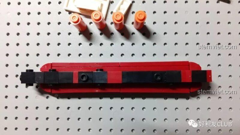 Thân tàu Titanic Sluban M38-B0576 với màu đỏ và đen, bộ lắp ghép chất lượng cao, đồ chơi mô hình.