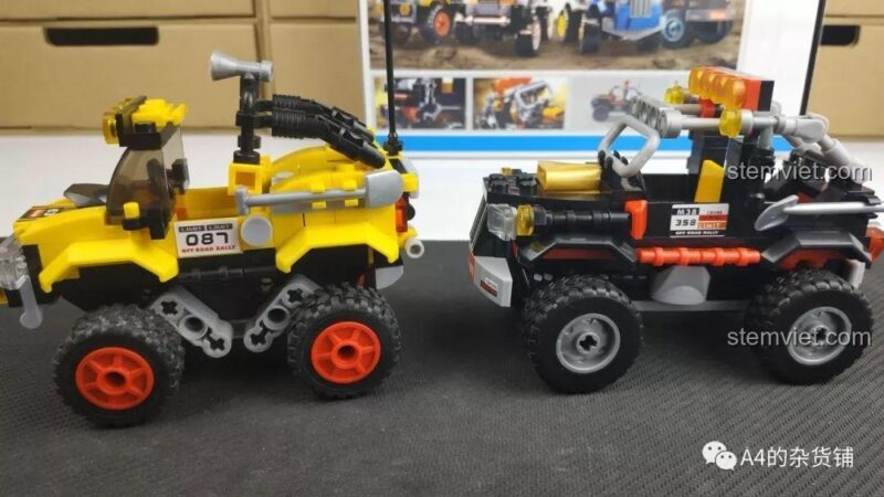 Góc nhìn từ trên xuống của hai xe địa hình Sluban M38-B0663A và M38-B0663D, bộ lắp ghép xe địa hình cho bé trai.