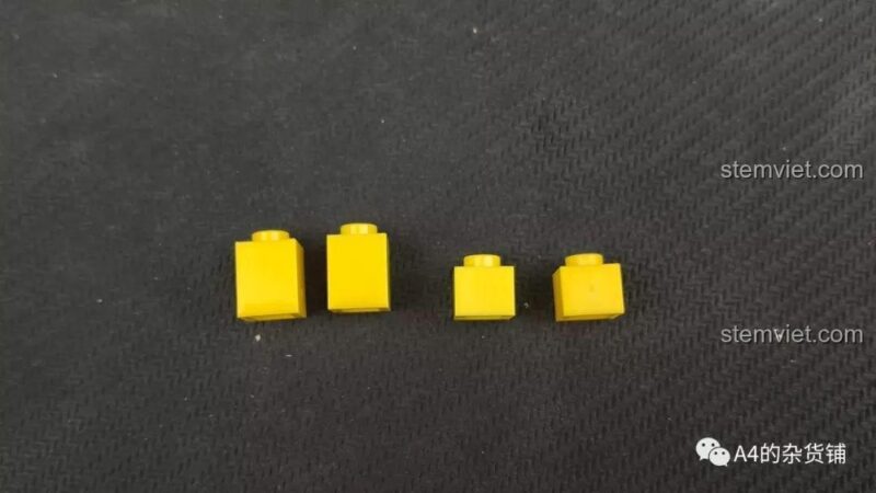 Các mảnh ghép không theo chuẩn LEGO® trong bộ đồ chơi Sluban M38-B0663A Xe Địa Hình Pathfinder, vẫn tương thích tốt.