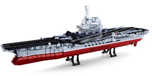 Mô hình hoàn thiện của bộ lắp ráp Tàu sân bay Sơn Đông Sluban M38-B0698 với 1728 chi tiết, tỉ lệ 1:450, một món quà giá rẻ và ý nghĩa cho bé trai 6 tuổi.