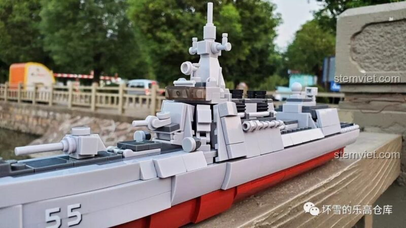 Cận cảnh đài chỉ huy và các chi tiết trên boong tàu Sluban M38-B0700.