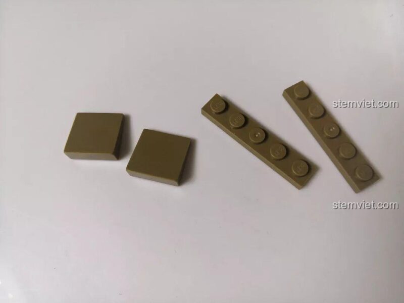 Chi tiết các mảnh ghép độc đáo của bộ lắp ghép Sluban M38-B0709 Xe Tăng Siêu Nhẹ CV33, mở rộng khả năng sáng tạo.