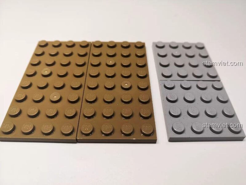 Kiểm tra khả năng tương thích của mảnh ghép Sluban M38-B0709 Xe Tăng Siêu Nhẹ CV33 với LEGO®, cho thấy độ khít tốt.
