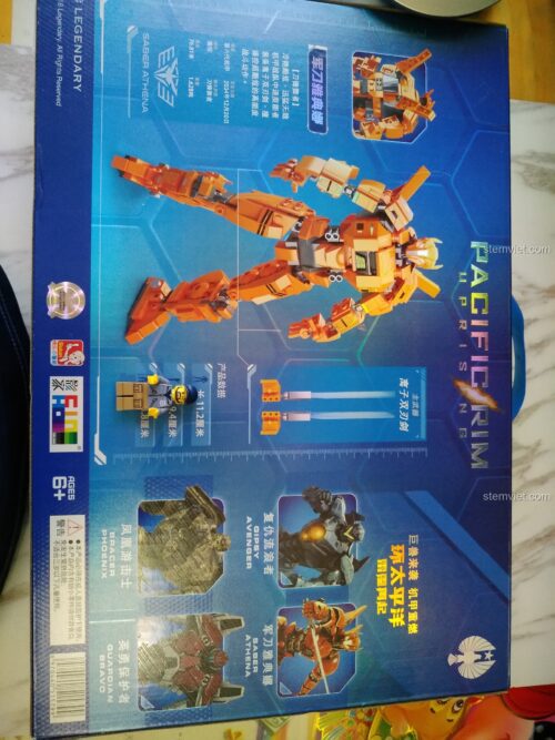 Mặt sau hộp đồ chơi mô hình Jaeger Saber Athena Sluban B0726B, thể hiện các chi tiết và kích thước của robot.