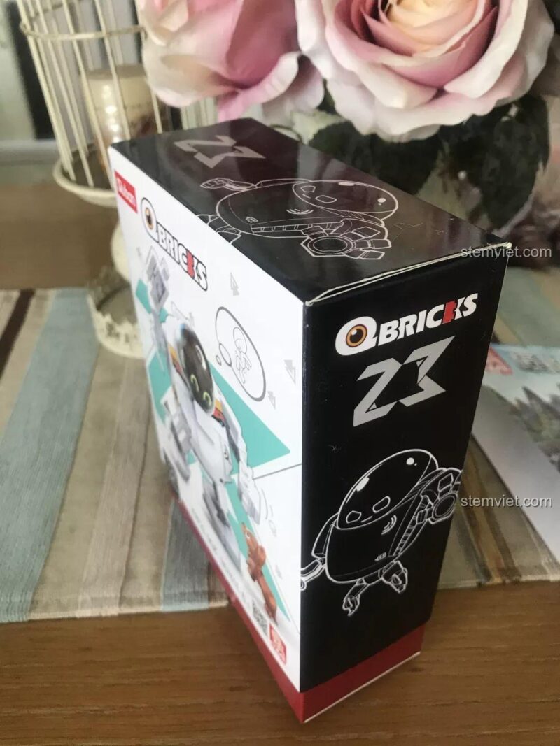 Mặt bên hộp đồ chơi mô hình M38-B0761E Robot Q-Bricks Q-Phiên Bản, thể hiện các tư thế linh hoạt của robot.
