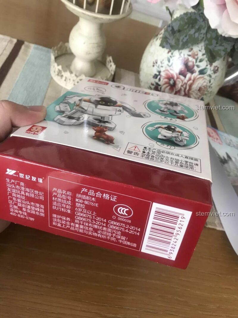 Mặt sau hộp bộ lắp ghép Robot Q-thông minh M38B0761E, hiển thị thông tin sản phẩm và chứng nhận chất lượng.