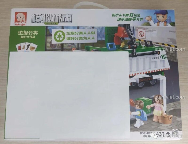 Hình ảnh thực tế hộp bộ xếp hình Xe Chở Rác Đô Thị Sluban M38-B0780, sẵn sàng để mở hộp.