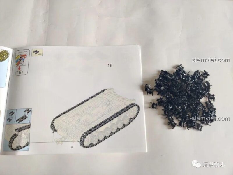 Lắp ráp hệ thống bánh xe cho xe tăng Đức Thế chiến II M38-B0858.