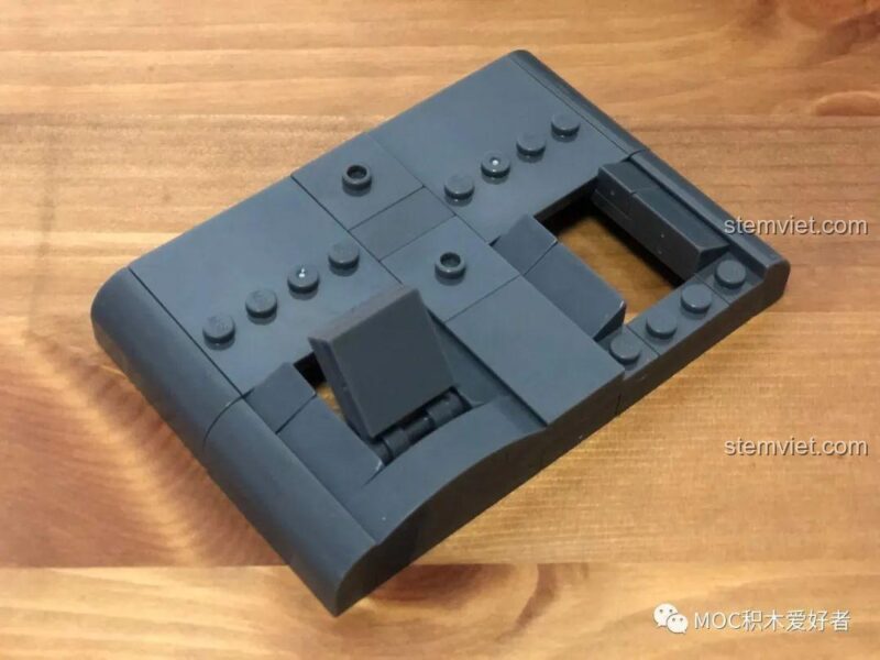 Chi tiết cửa sập và bản lề của tường pháo đài trong bộ Sluban M38-B0861.