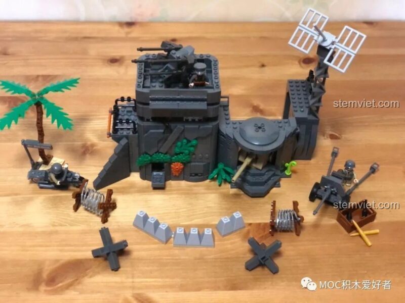 Toàn cảnh sa bàn trận chiến Normandy với tất cả các mô hình và minifigures.