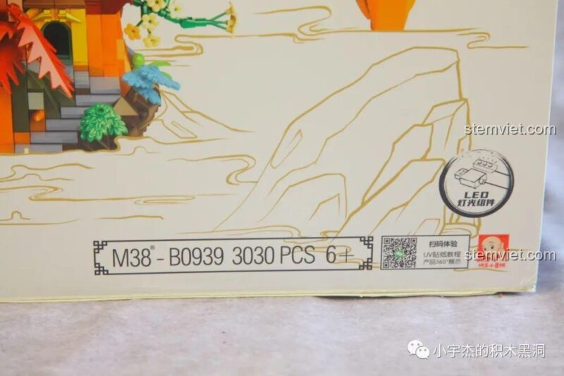Chi tiết cận cảnh hộp bộ lắp ráp Sluban B0939, thể hiện tên sản phẩm 'Ngũ Tiên Quán' và logo 'Tiên Các Thánh Trúc'.