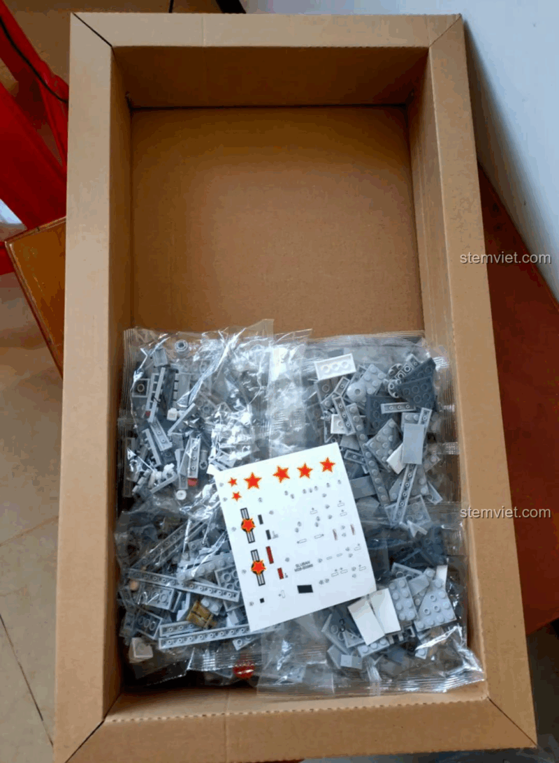 Các mảnh ghép bên trong hộp đồ chơi lắp ráp Sluban M38-B0986 Máy bay chiến đấu Su-57, đồ chơi lắp ráp Tiêm kích tàng hình Su-57, đồ chơi mô hình Máy bay quân sự Su-57, cho bé trai 6 tuổi, giá tốt