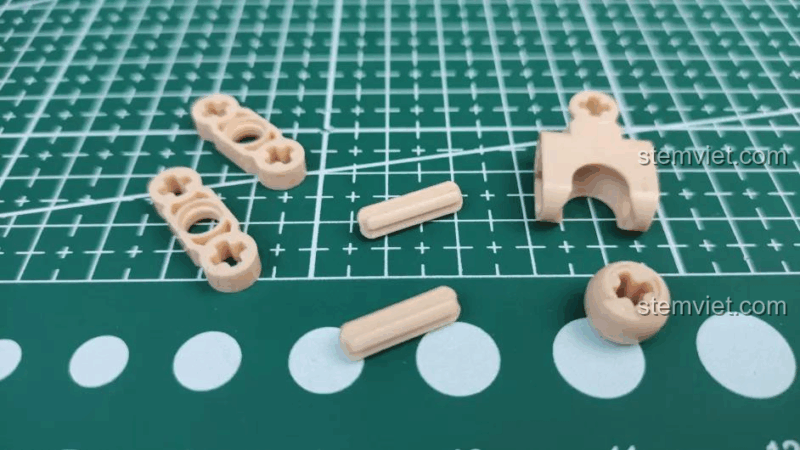 Các mảnh ghép Technic và khớp nối của bộ xếp hình Sluban M38-B1009 Trư Bát Giới, giúp mô hình có khớp nối linh hoạt.