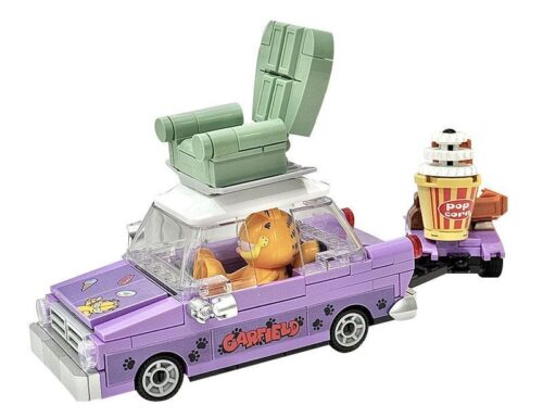 Bộ đồ chơi lắp ráp Sluban M38-B1222 mô hình Garfield và xe mui trần màu tím, phù hợp cho bé trai và bé gái 6 tuổi, mang đến trải nghiệm sáng tạo và giải trí.