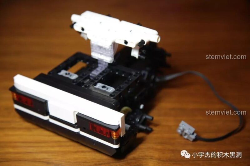 Quá trình lắp ráp khung gầm và hệ thống lái của xe Toyota AE86 K-81.