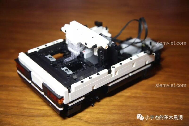 Lắp đặt động cơ và các bộ phận điện vào khung xe Super 18K K-81.