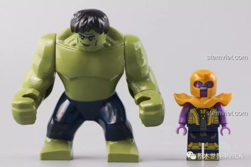 Minifigure Người Khổng Lồ Xanh và Thanos trong bộ đồ chơi mô hình Găng Tay Vô Cực SX 4008