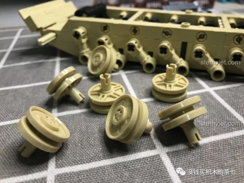 Hệ thống treo ngoài của bộ lắp ráp Xe Tăng Quân Sự M1A2 Abrams SY 0100, chi tiết phức tạp