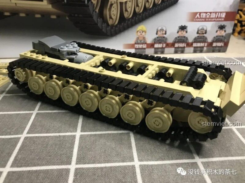 Bánh xích hoàn thành trên bộ lắp ráp Xe Tăng M1A2 Abrams SY 0100, sẵn sàng cho chiến trường