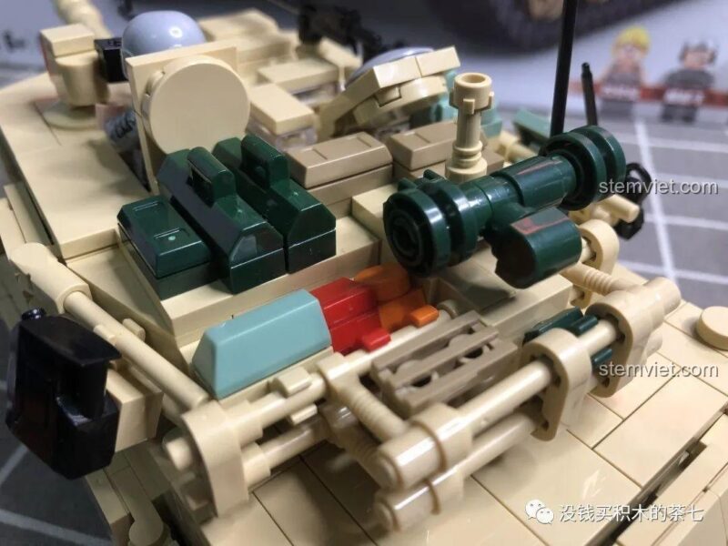 Nòng pháo đang được lắp ráp vào bộ lắp ráp Xe Tăng Quân Sự M1A2 Abrams SY 0100, chi tiết lắp ráp