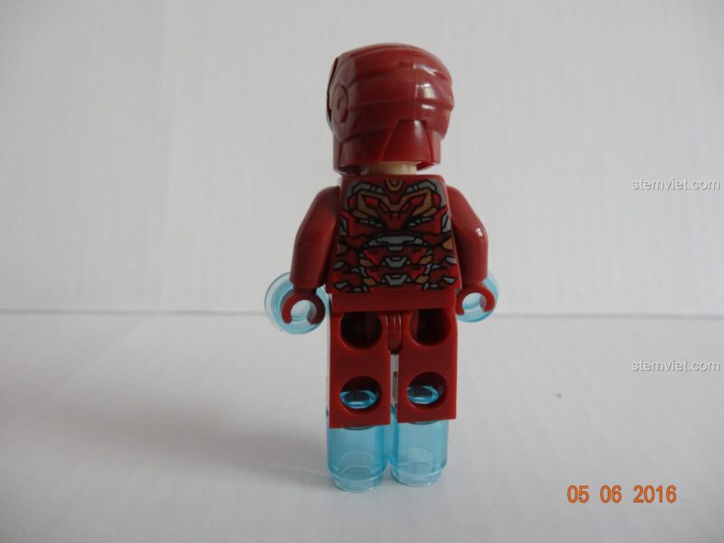 Minifigure Ultron với hiệu ứng năng lượng cam trong bộ lắp ghép SY368 Căn cứ Avengers, kẻ thù đáng gờm.