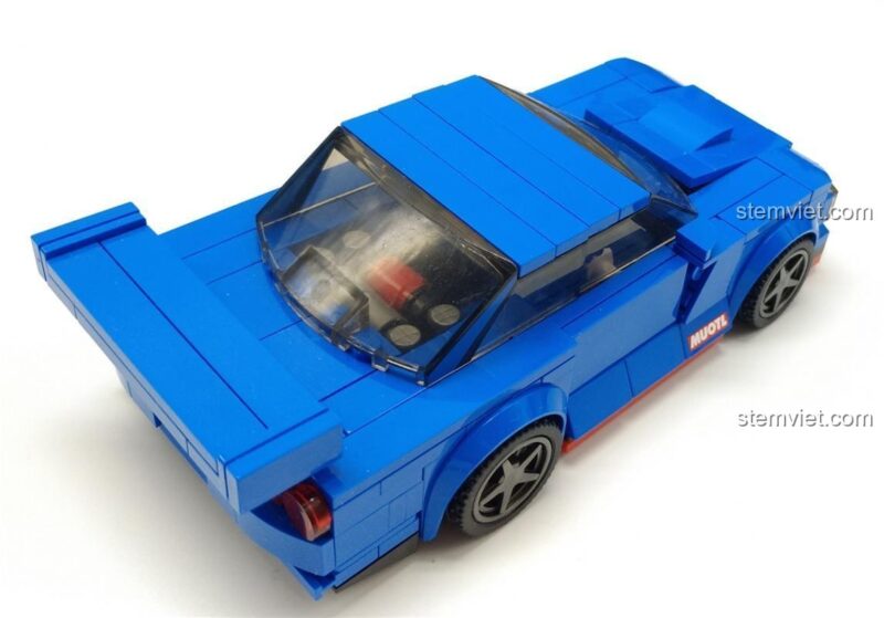 Toàn cảnh từ trên cao của mô hình Nissan Skyline GT-R R34 5106.