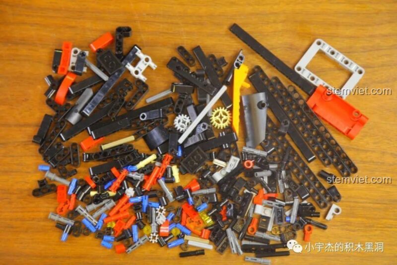 Các túi mảnh ghép được đánh số 1 của bộ đồ chơi mô hình Ferrari 488 GTE JiaZhi 8613, phục vụ cho giai đoạn lắp ráp đầu tiên.
