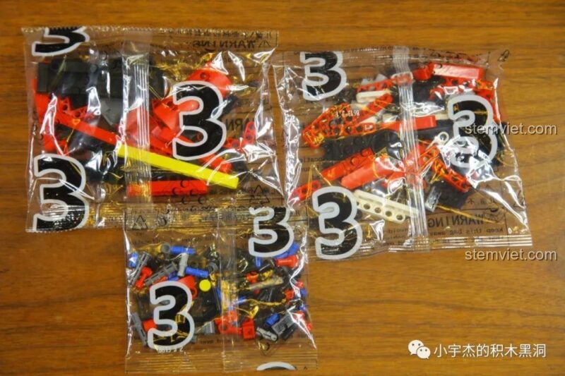 Cận cảnh phần đầu xe của bộ đồ chơi mô hình Ferrari 488 GTE JiaZhi 8613, thể hiện các chi tiết đèn và lưới tản nhiệt.