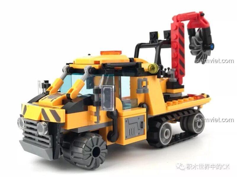 Mô hình Xe Bán Xích Cứu Hộ Rừng Rậm SY SD9548, góc nhìn phía trước, thể hiện bánh xích và bánh xe.