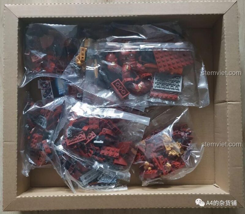 Bên trong hộp bộ xếp hình Găng Tay Nano SY 1400 với các túi chi tiết nhựa.