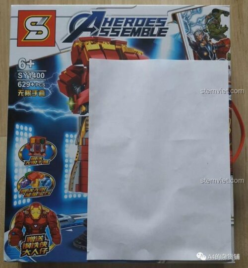 Hình ảnh hộp đồ chơi mô hình SY1400 Găng Tay Vô Cực của Iron Man được che một phần.