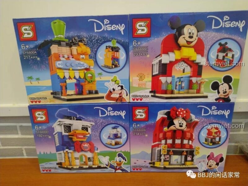 Ảnh review 4 hộp đồ chơi mô hình Phố Disney SY6800, bao gồm cửa hàng của Goofy, Mickey, Donald và Minnie. Bộ sưu tập đồ chơi sáng tạo cho bé.