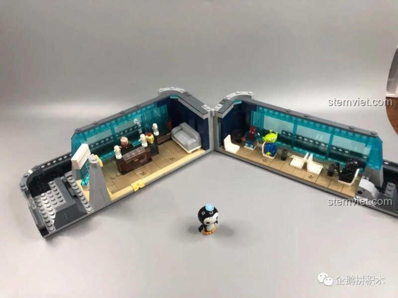 Mô hình tầng 2 của Tòa Tháp Avengers Taige Blocks 55120 khi đóng lại, thể hiện sự liền mạch trong thiết kế, đồ chơi mô hình chất lượng cao.