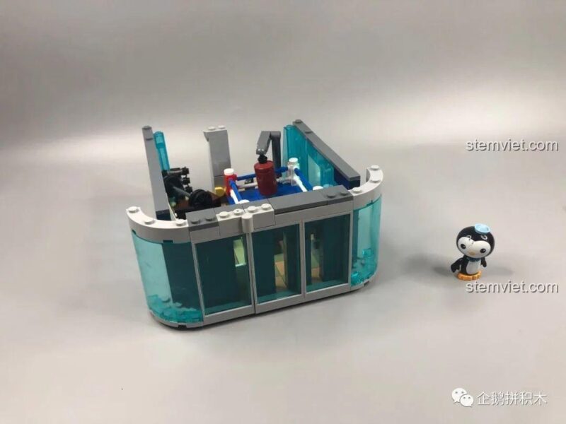 Toàn cảnh khu vực tập gym tầng 4 Tòa Tháp Avengers Taige Blocks 55120, với các thiết bị và không gian tập luyện, đồ chơi mô hình Taige Blocks.