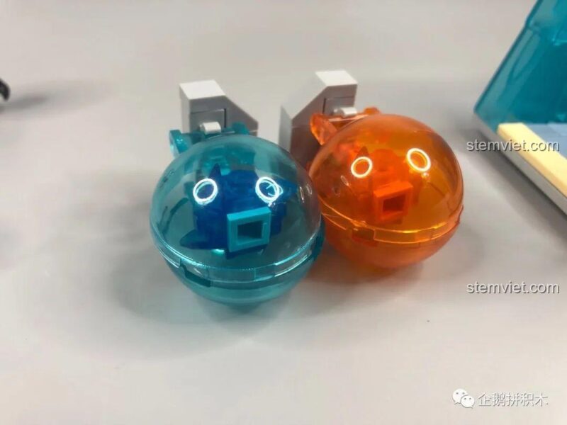 Mô hình tầng 5 của Tòa Tháp Avengers Taige Blocks 55120 khi đóng lại, thể hiện vẻ ngoài hiện đại và các cửa sổ trong suốt, đồ chơi xây dựng Tòa nhà Stark.
