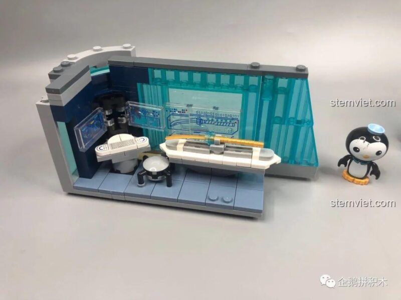 Góc nhìn từ trên xuống phòng chuẩn bị chiến đấu tầng 5 Tòa Tháp Avengers Taige Blocks 55120, thể hiện bố cục và các chi tiết nhỏ, bộ lắp ghép 55120.
