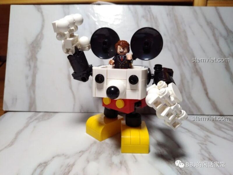 Mickey Mecha hoàn chỉnh từ bộ 72100