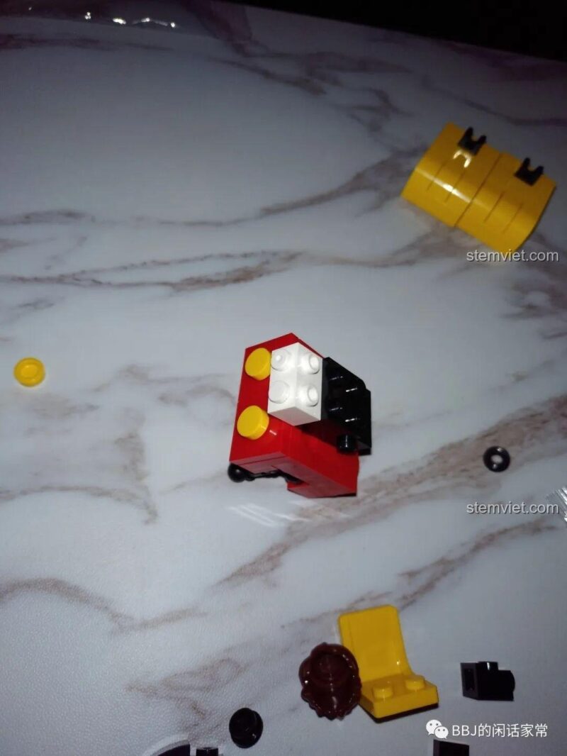 Quá trình lắp ráp 72100 Mickey Mecha