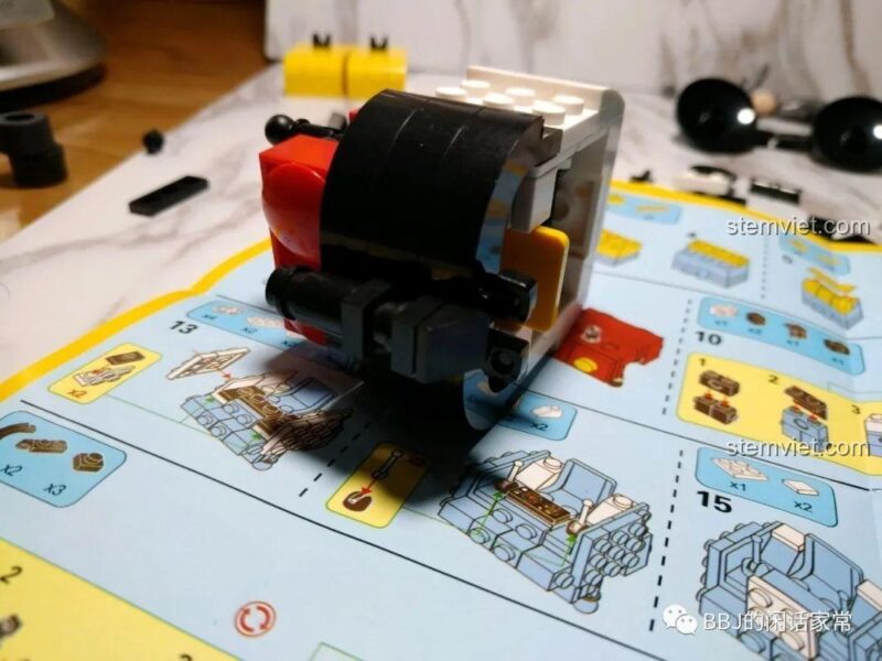 Quá trình lắp ráp 72100 Mickey Mecha
